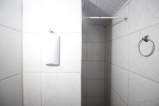 Banheiro de apartamento para alugar com 0 quarto, 40m² em Humaitá, Porto Alegre