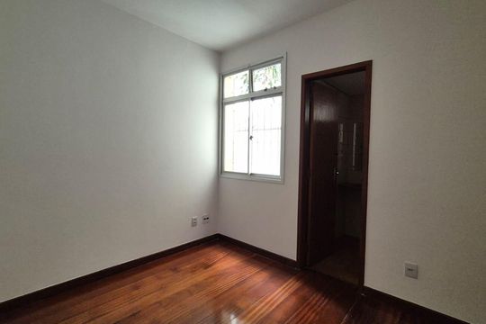 Quarto de apartamento para alugar com 3 quartos, 150m² em Buritis, Belo Horizonte