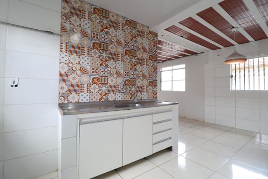 Cozinha de casa para alugar com 3 quartos, 150m² em Presidente Roosevelt, Uberlândia
