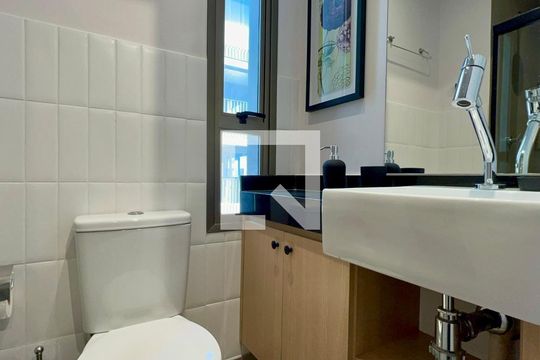 Banheiro de kitnet/studio para alugar com 1 quarto, 20m² em Cerqueira César, São Paulo