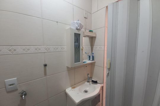 Banheiro de apartamento à venda com 2 quartos, 43m² em Santa Ifigênia, São Paulo