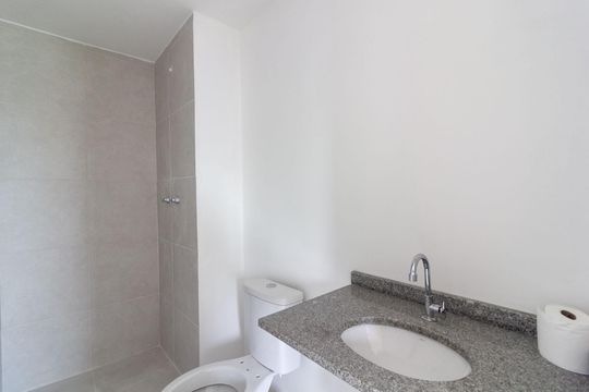 Banheiro Social de apartamento para alugar com 2 quartos, 49m² em Santo Amaro, São Paulo