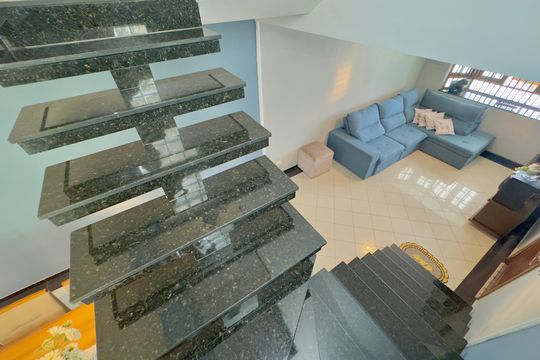 Escada de casa para alugar com 4 quartos, 167m² em Jardim Vila Galvao, Guarulhos
