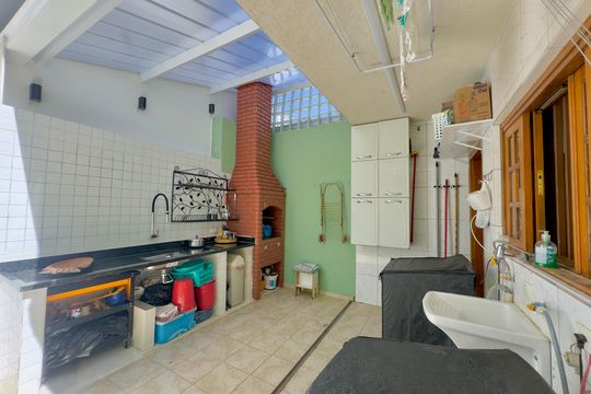 Área de Serviço de casa para alugar com 4 quartos, 167m² em Jardim Vila Galvao, Guarulhos