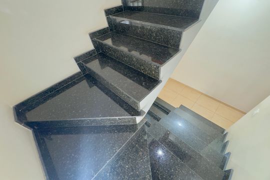 Escada de casa para alugar com 4 quartos, 167m² em Jardim Vila Galvao, Guarulhos