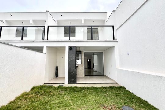 Quintal de casa à venda com 3 quartos, 160m² em Santa Branca, Belo Horizonte