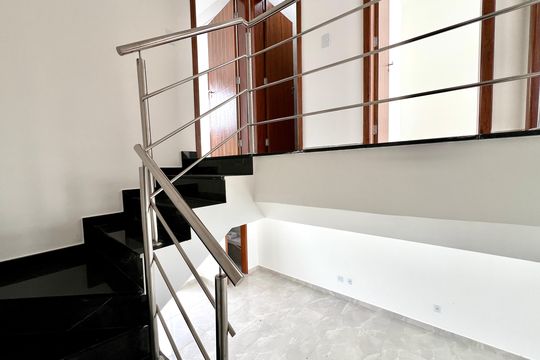 Escada de casa à venda com 3 quartos, 160m² em Santa Branca, Belo Horizonte