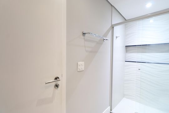 Banheiro de apartamento para alugar com 1 quarto, 50m² em Parque Industrial Tomas Edson, São Paulo