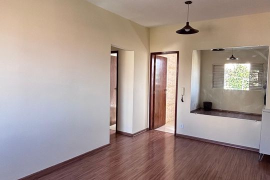 Sala de apartamento à venda com 2 quartos, 56m² em Ana Lúcia, Belo Horizonte
