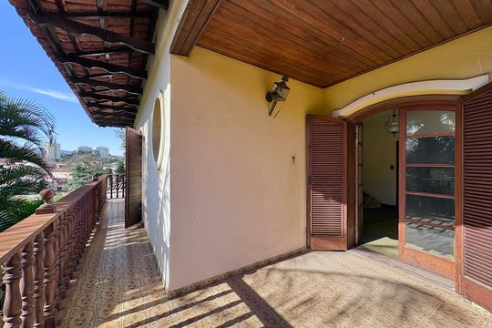 Varanda da Suíte 1 e 2 de casa para alugar com 5 quartos, 491m² em Vila Comercial, São Paulo
