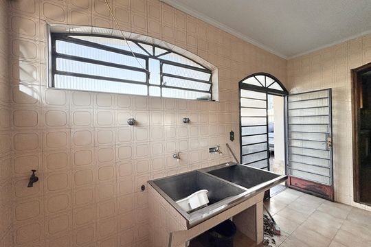 Área de Serviço de casa para alugar com 5 quartos, 491m² em Vila Comercial, São Paulo