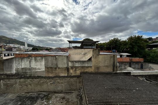 Vista do Quarto 1 de apartamento para alugar com 2 quartos, 62m² em Cavalcanti, Rio de Janeiro