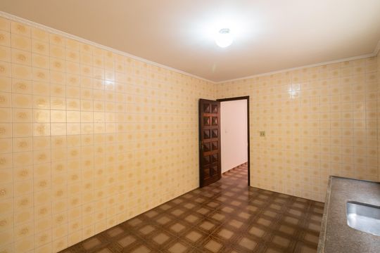 Cozinha de casa à venda com 4 quartos, 220m² em Vila Dalila, São Paulo