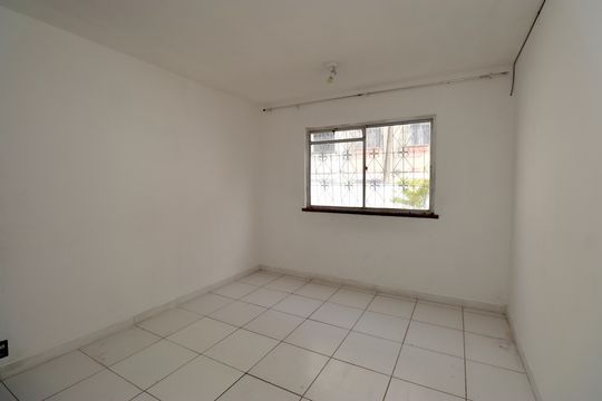 Sala de apartamento para alugar com 2 quartos, 65m² em Col de Pituacu, Salvador