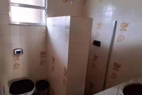 Banheiro de apartamento para alugar com 1 quarto, 42m² em Foguete, Cabo Frio