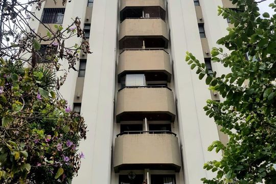 Fachada de apartamento à venda com 3 quartos, 74m² em Chora Menino, São Paulo