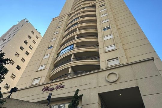 Fachada de apartamento à venda com 2 quartos, 57m² em Vila Nova Conceição, São Paulo