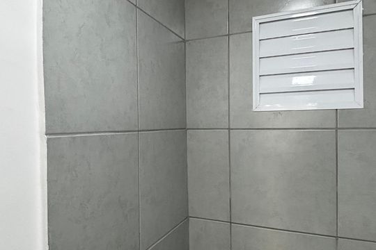 Banheiro de apartamento para alugar com 2 quartos, 39m² em Parque das Nações, Santo André
