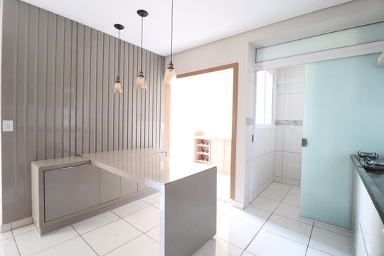 Cozinha de apartamento para alugar com 2 quartos, 65m² em Jardim Patricia, Uberlândia