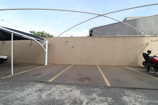 Garagem de apartamento para alugar com 2 quartos, 65m² em Jardim Patricia, Uberlândia