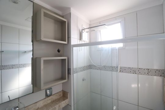 Banheiro do Quarto 1 de apartamento para alugar com 2 quartos, 65m² em Jardim Patricia, Uberlândia