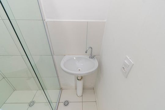 Banheiro de apartamento para alugar com 2 quartos, 38m² em Bonsucesso, Rio de Janeiro