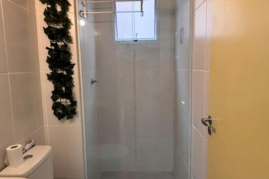 Banheiro de apartamento para alugar com 2 quartos, 42m² em Jardim da Gloria, Cotia