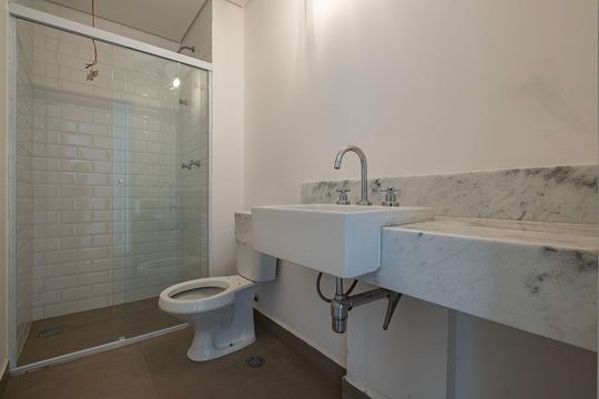 Banheiro da Suíte 1 de apartamento para alugar com 2 quartos, 91m² em Sumaré, São Paulo