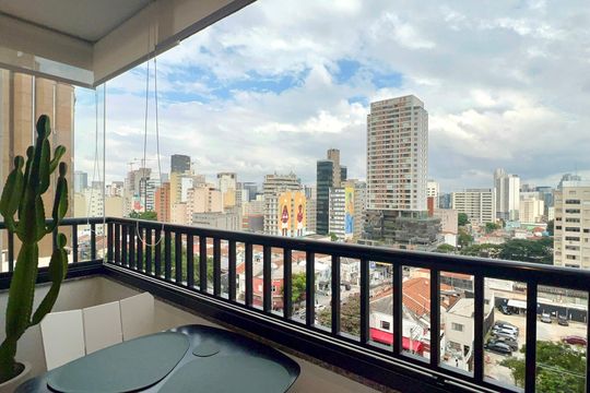 Varanda de kitnet/studio para alugar com 1 quarto, 25m² em Pinheiros, São Paulo