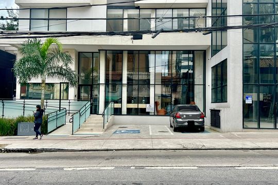 Fachada de kitnet/studio para alugar com 1 quarto, 25m² em Pinheiros, São Paulo