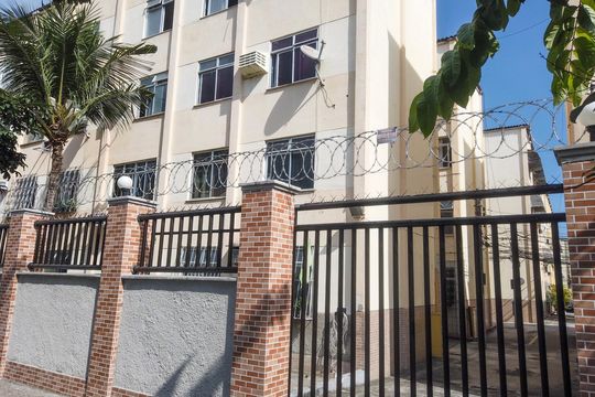 Fachada de apartamento à venda com 2 quartos, 50m² em Jacarepaguá, Rio de Janeiro