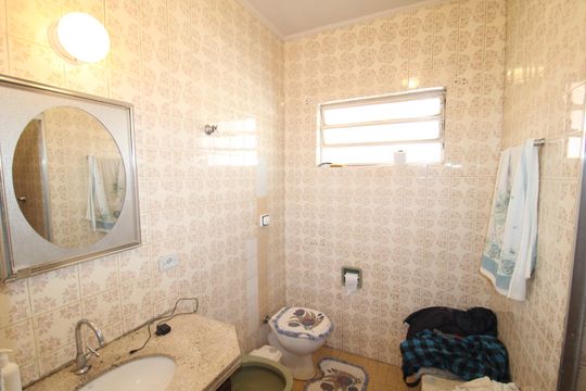 Banheiro de casa à venda com 3 quartos, 140m² em Vila Espanhola, São Paulo