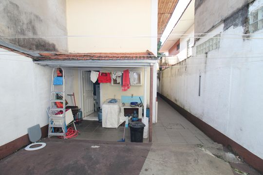 Área externa de casa à venda com 3 quartos, 140m² em Vila Espanhola, São Paulo