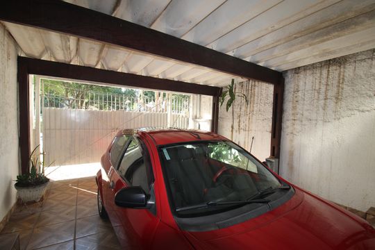 Garagem de casa à venda com 3 quartos, 140m² em Vila Espanhola, São Paulo