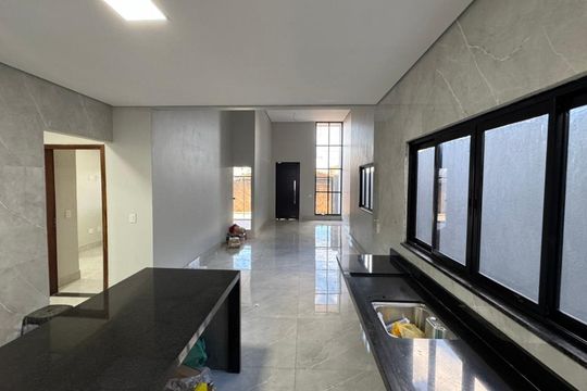 Sala e cozinha  de casa à venda com 3 quartos, 200m² em Colônia Agrícola Samambaia, Brasília