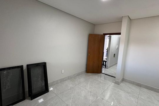 Quarto 1  de casa à venda com 3 quartos, 200m² em Colônia Agrícola Samambaia, Brasília
