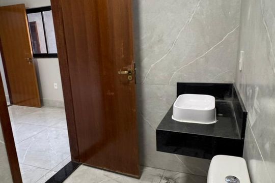 Banheiro 1 de casa à venda com 3 quartos, 200m² em Colônia Agrícola Samambaia, Brasília