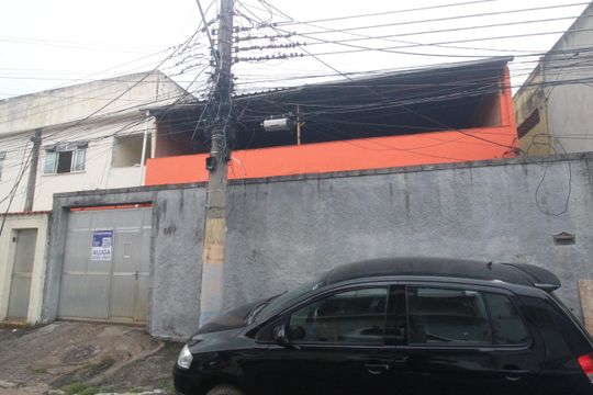 Fachada de casa para alugar com 2 quartos, 100m² em Rocha Sobrinho, Mesquita