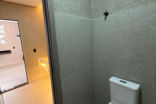Lavabo área externa  de casa de condomínio à venda com 3 quartos, 248m² em Setor Habitacional Vicente Pires, Brasília