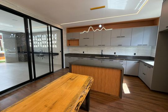 Cozinha de casa de condomínio à venda com 3 quartos, 248m² em Setor Habitacional Vicente Pires, Brasília