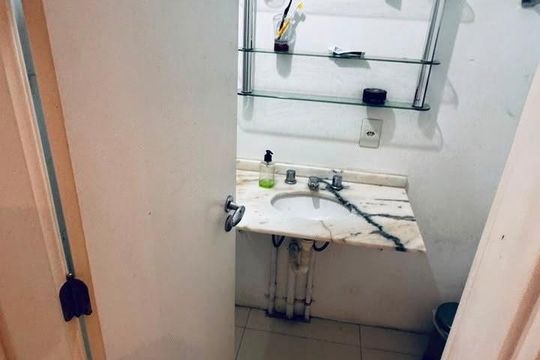 Banheiro de apartamento à venda com 2 quartos, 72m² em Jardim Sabará, Porto Alegre