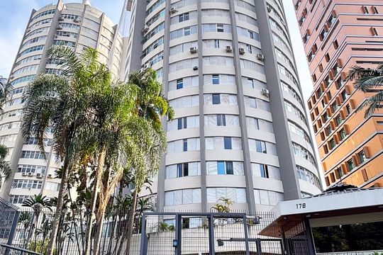 fachada do predio de apartamento para alugar com 3 quartos, 178m² em Jardim Paulistano, São Paulo
