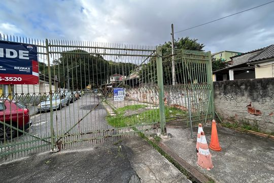 Fachada + placa de casa à venda com 5 quartos, 8635m² em Vila Valqueire, Rio de Janeiro
