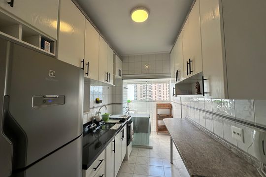 Cozinha de apartamento para alugar com 3 quartos, 65m² em Tamboré, Barueri
