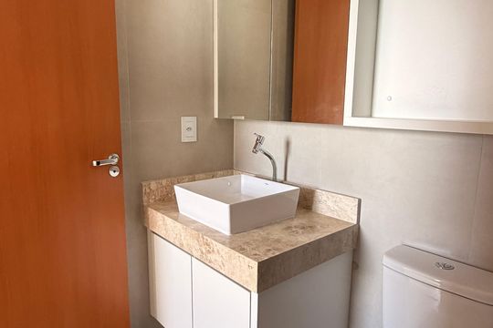 Banheiro da Suíte 2 de apartamento para alugar com 2 quartos, 74m² em Parque Amazonia, Goiânia