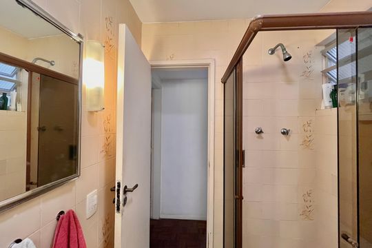 Banheiro de apartamento à venda com 2 quartos, 61m² em Ipanema, Rio de Janeiro