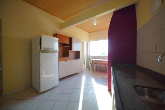Cozinha de apartamento para alugar com 2 quartos, 65m² em Agronômica, Florianópolis