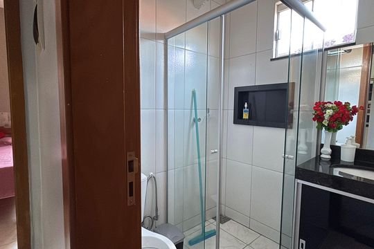 Banheiro de casa para alugar com 3 quartos, 150m² em Loteamento Alphaville Residencial, Goiânia