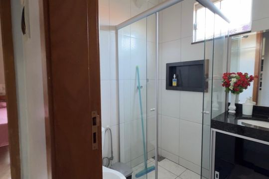 Banheiro de casa para alugar com 3 quartos, 150m² em Loteamento Alphaville Residencial, Goiânia