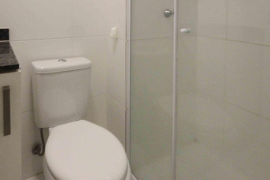 Banheiro de kitnet/studio para alugar com 1 quarto, 22m² em São Lucas, São Paulo